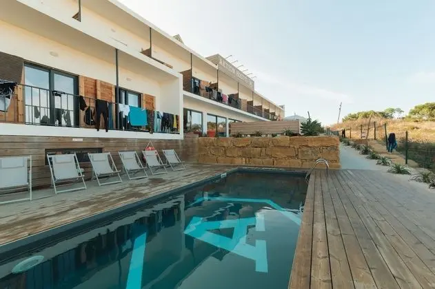 WOT Ericeira Surf Hostel - Havuz