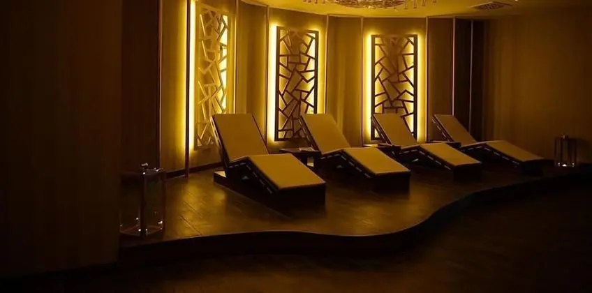 WOW Airport Hotel - Spa