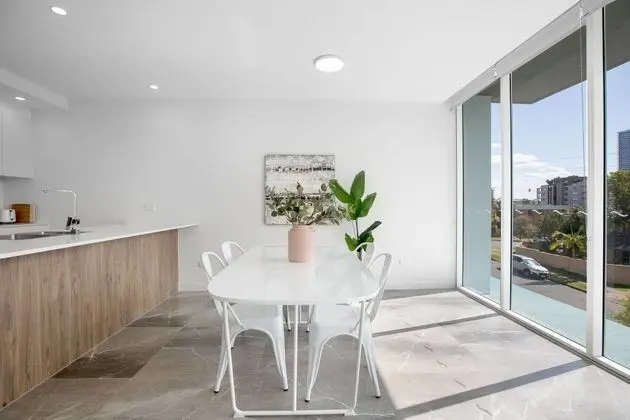 Wow Southport Apartment Near Light Rail Station - Yerinde Yemek