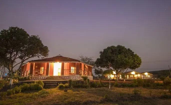 WOWSTAYZ Pachmarhi Foothill Cottages