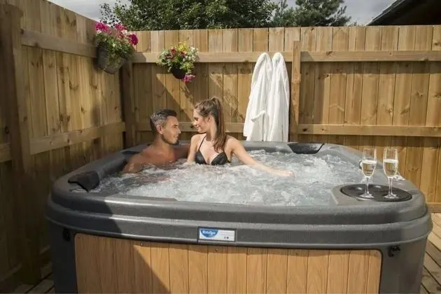 Wren 21 Hot Tub