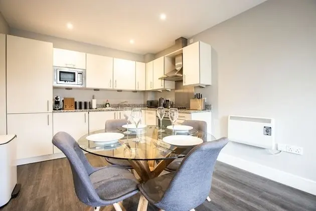 The Wren Beautiful Apartment inc parking - Mutfak