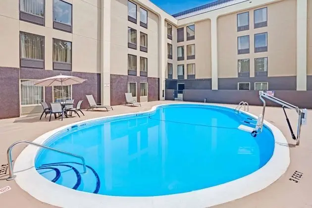 Wyndham Garden Charlotte Executive Park - Havuz