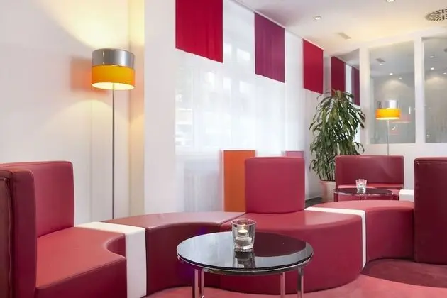 Wyndham Garden Düsseldorf City Centre Königsallee - Lobi