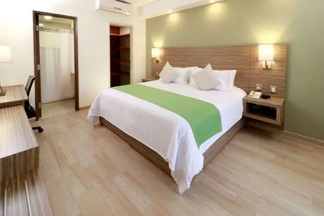 Wyndham Garden Monterrey Valle real