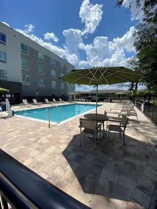 Wyndham Garden Orlando Airport - Havuz
