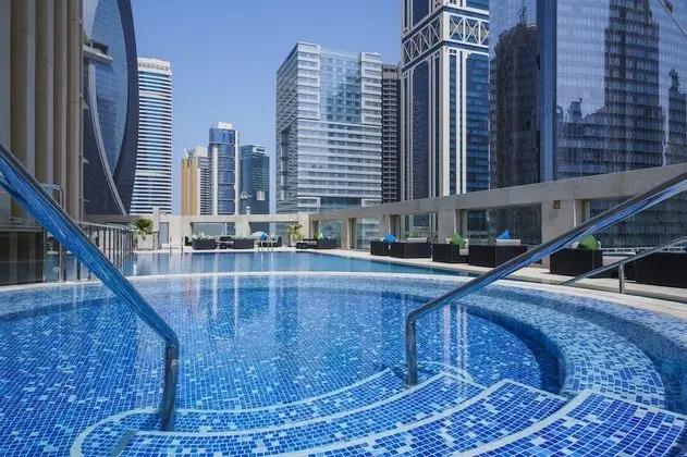 Wyndham Grand Doha West Bay Beach - Havuz