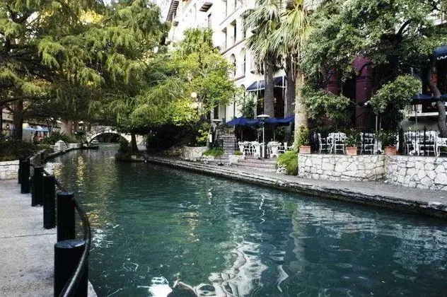 Wyndham Riverside Suites