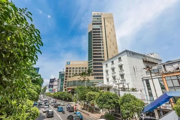 Wyndham Surabaya City Centre - Dış Mekan