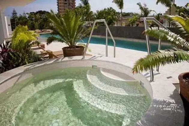Wyndham Hotel Surfers Paradise - Havuz