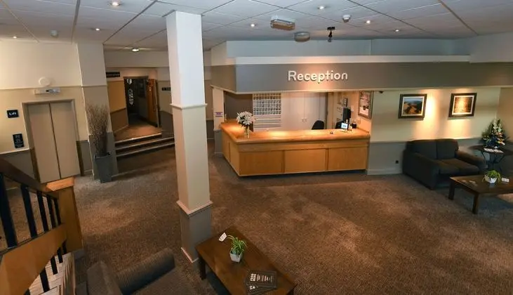 Wynnstay Arms Hotel by Marston's Inns - Lobi