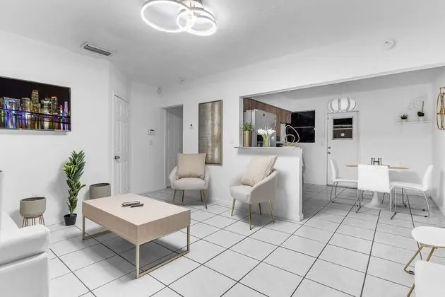 Wynwood Central 2BD Apartment w Parking - Oda Düzeni