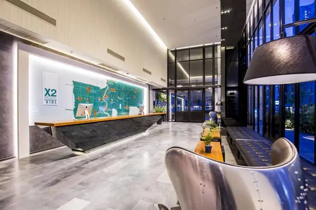 X2 Vibe Bangkok Sukhumvit Hotel - Lobi