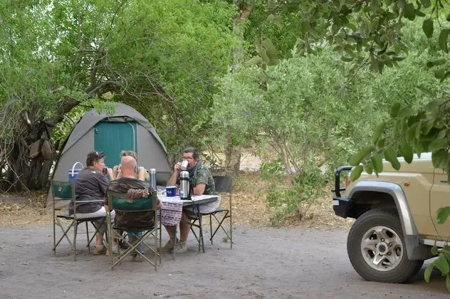 Xakanaka Mobile Camp