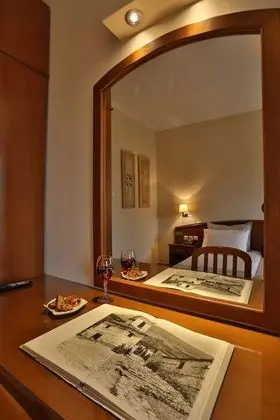 Xenios Dias Boutique Hotel - Oda