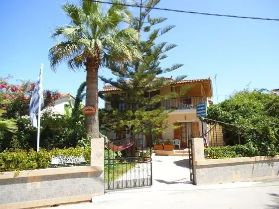 Villa Xenos Studios & Apartments - Dış Mekan