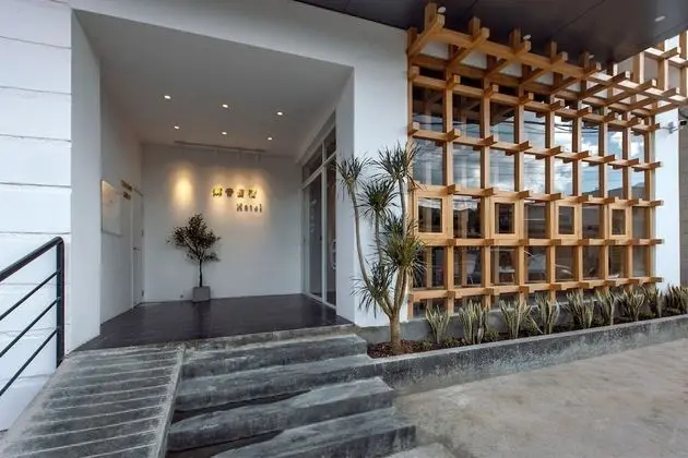 Xiang Yin Liu Su Inn
