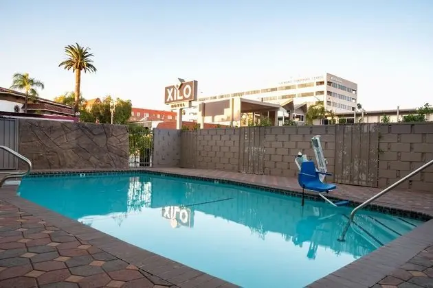 Hotel Xilo Glendale - Havuz