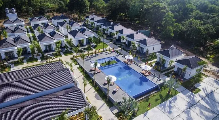 Xuan Hien Resort Seapearl Phu Quoc - Havuz