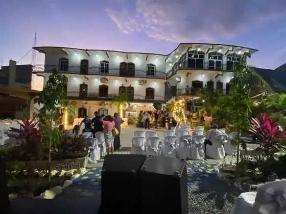 Hotel y Restaurante Las Adas y Estrellas - Dış Mekan