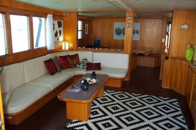 Yacht Fortebraccio Venezia - Lobi