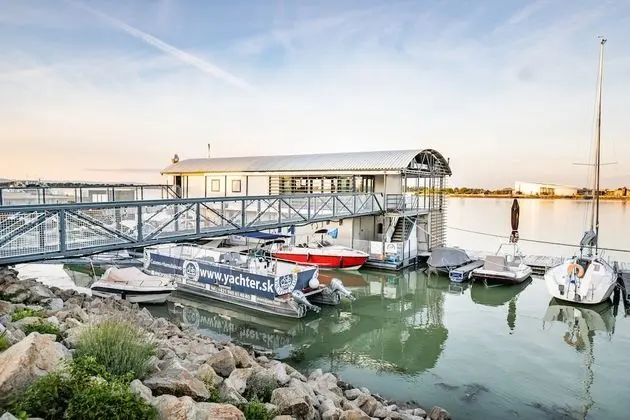 YACHTER CLUB Modrá Čajka