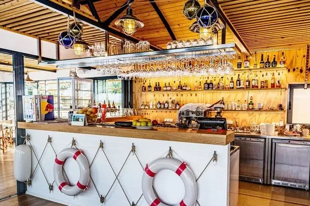 YACHTER CLUB Modrá Čajka - İç Mekan