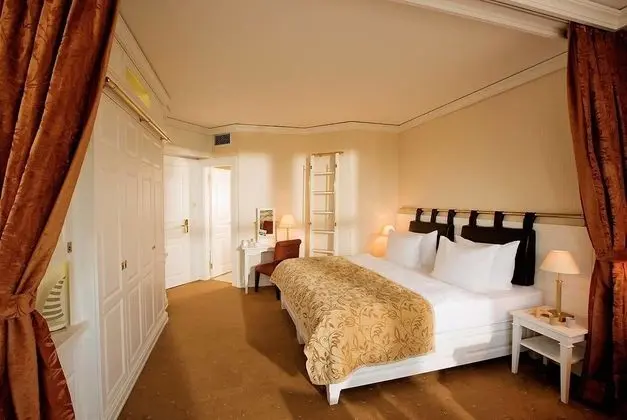 Yachthafenresidenz Hohe Duene