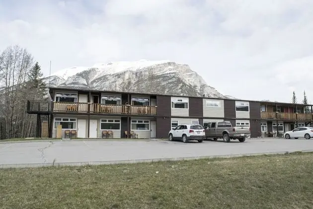 Yamnuska Suites - Dış Mekan