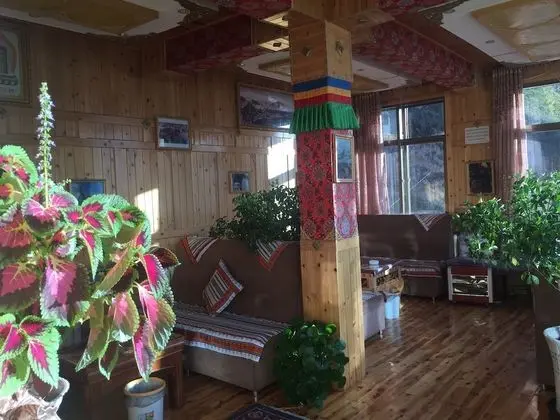 Yangkor Tibetan Homestay - Hostel - İç Mekan