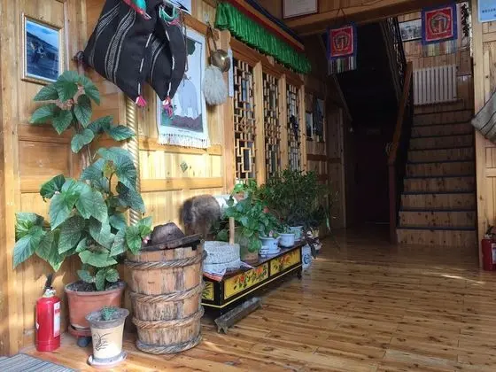 Yangkor Tibetan Homestay - Hostel - Lobi