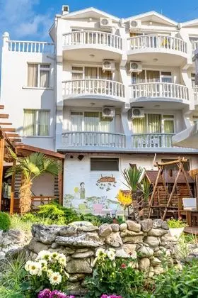 HOTEL Yanis