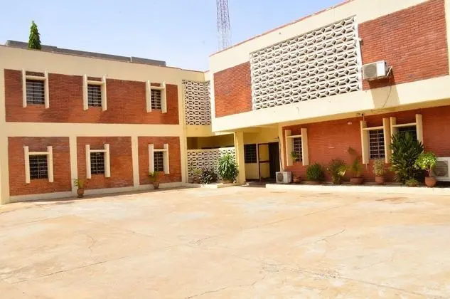 Yanna Lodge
