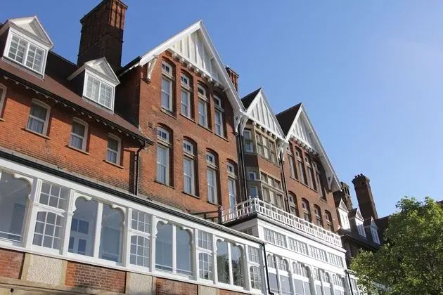 Yarrow Hotel