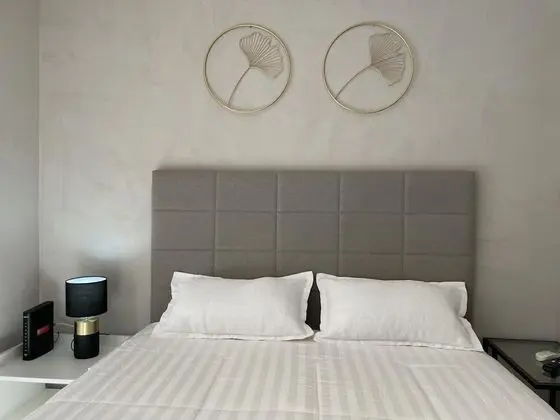 Ycp0613 - Studio in Front of the Park