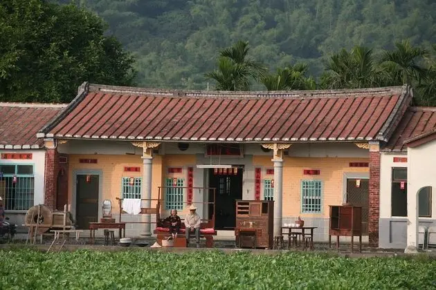 Yellow and Black Guesthouse - Lobi