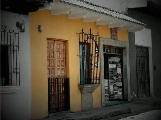 Yellow House - Hostel