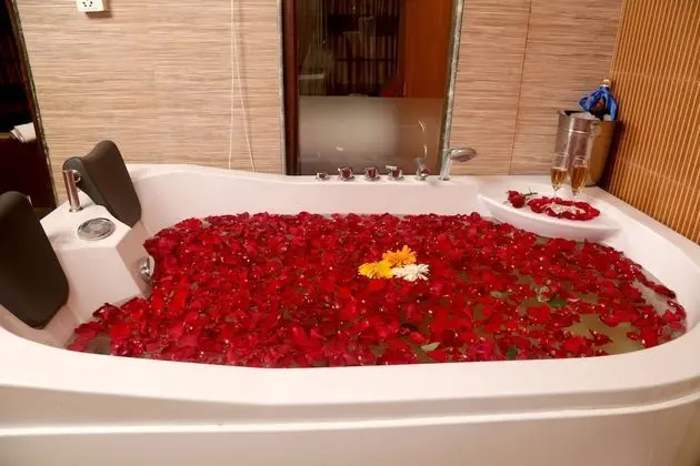 Yellow Pagoda Hotel - Spa