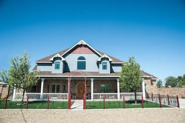 Yellow Rose Inn - 1