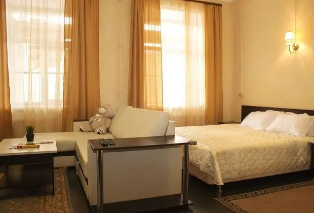 Yellow Hotel - Öne Çıkan Resim