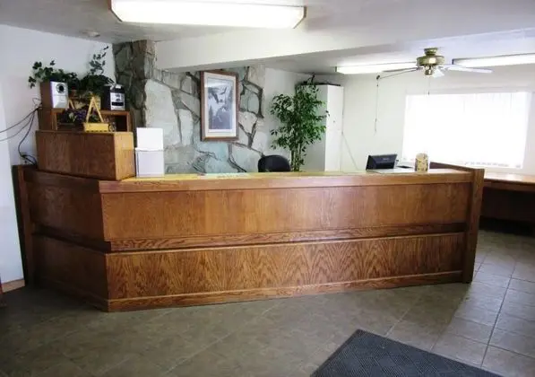 Yellowstone Country Inn - Lobi