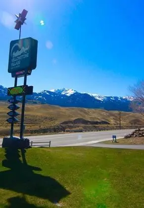 Yellowstone Village Inn and Suites - Dış Mekan