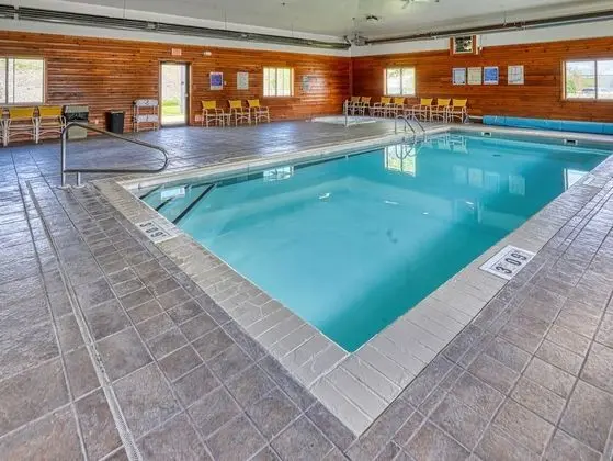 Yellowstone River Inn & Suites - Havuz