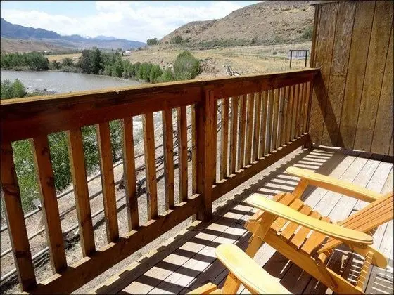 Yellowstone Valley Inn