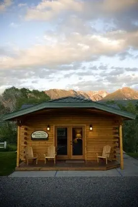 Yellowstone Valley Lodge