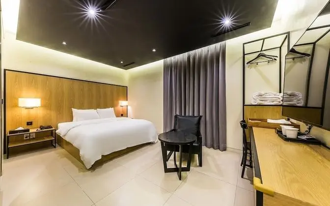 Yeoksam Hotel The Artist