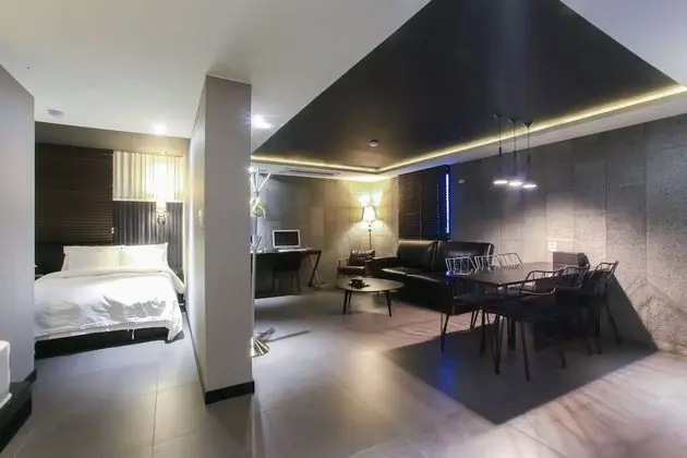 Yeoksam Premier Hotel XYM