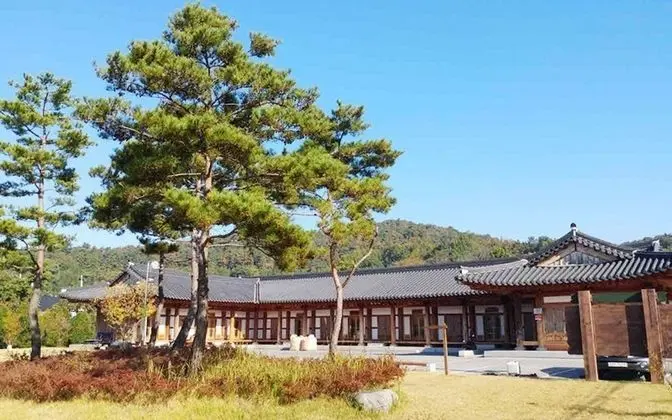 Yeongam Seonhyanggwan Hanok Pension