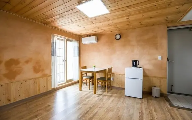 Yeosu Banditbul Hwangto Pension