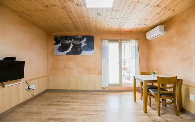 Yeosu Banditbul Hwangto Pension - Oda